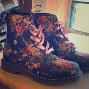 Women’s Dr. Martens Floral Pattern